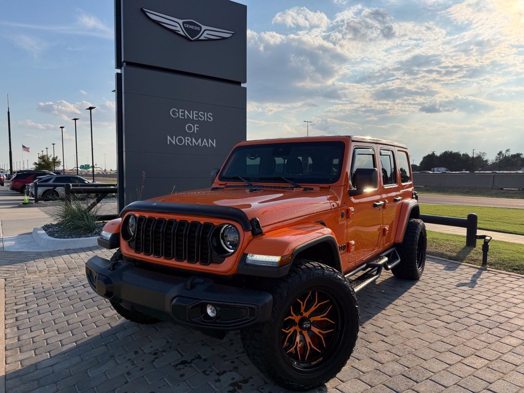 Used 2025 Jeep Wrangler Unlimited Sahara AWD/4WD image 1
