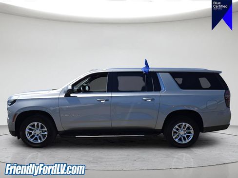 Used 2025 Chevrolet Suburban LT AWD/4WD image 3