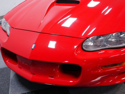 Used 2002 Chevrolet Camaro Z28 w/ SS Performance/Appearance Pkg RWD image 17