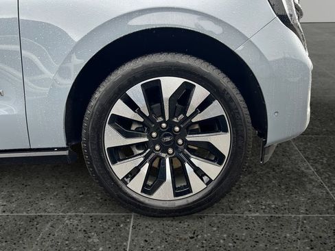 Used 2025 Ford Expedition Max Platinum w/ Driver's Package image 9