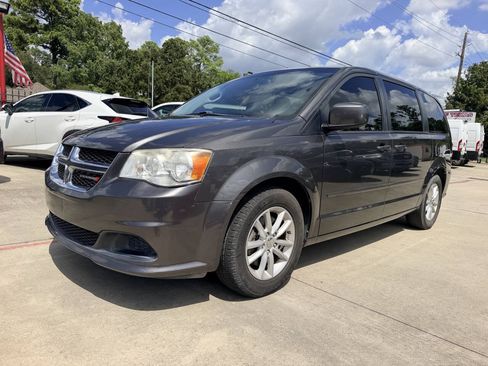 Used 2015 Dodge Grand Caravan SXT w/ UConnect Hands-Free Group FWD image 2