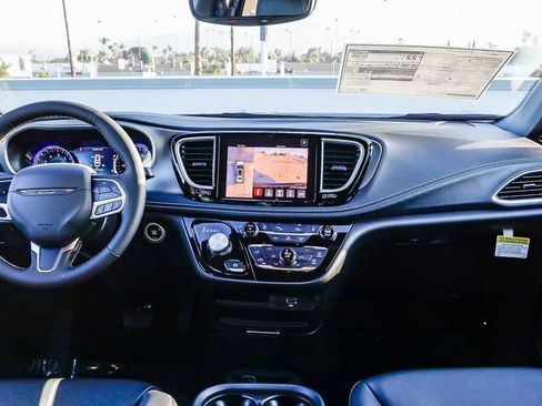 New 2027 Chrysler Pacifica Select FWD image 15