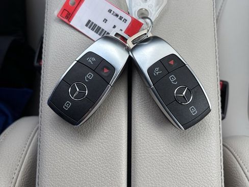 Used 2025 Mercedes-Benz GLB 250 4MATIC w/ Winter Package image 14