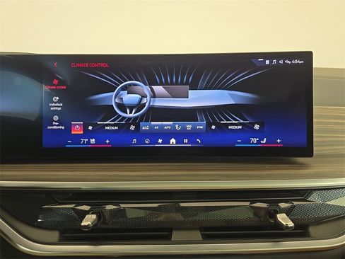 Used 2025 BMW X5 xDrive50e w/ Executive Package image 27