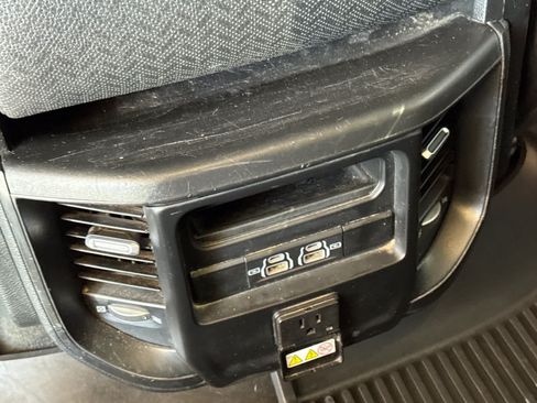 Used 2022 RAM 1500 Laramie w/ Off Road Group AWD/4WD image 14