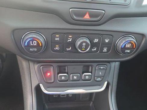 Used 2020 GMC Terrain SLE w/ Driver Convenience Package FWD image 21
