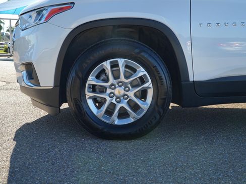 Used 2021 Chevrolet Traverse LT image 12