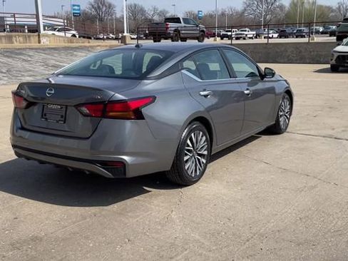 Used 2024 Nissan Altima 2.5 SV image 8