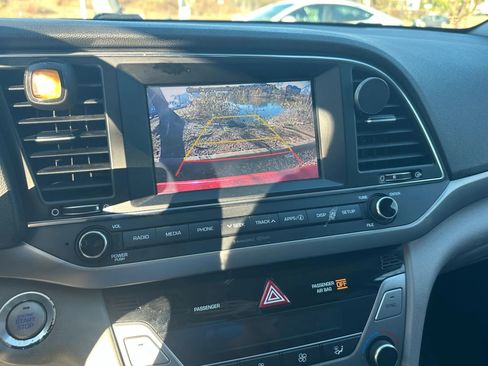 Used 2018 Hyundai Elantra Value Edition FWD image 21