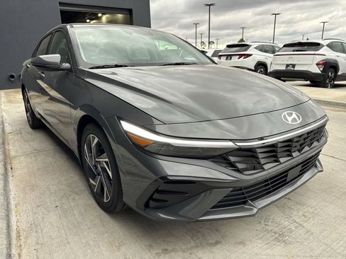 New 2026 Hyundai Elantra Limited FWD image 3