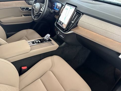 New 2026 Volvo XC90 T8 Plus w/ Protection Package Premier AWD/4WD image 16