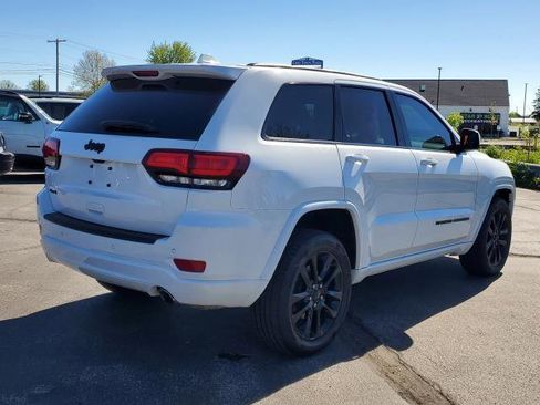 Used 2022 Jeep Grand Cherokee Laredo X AWD/4WD image 3