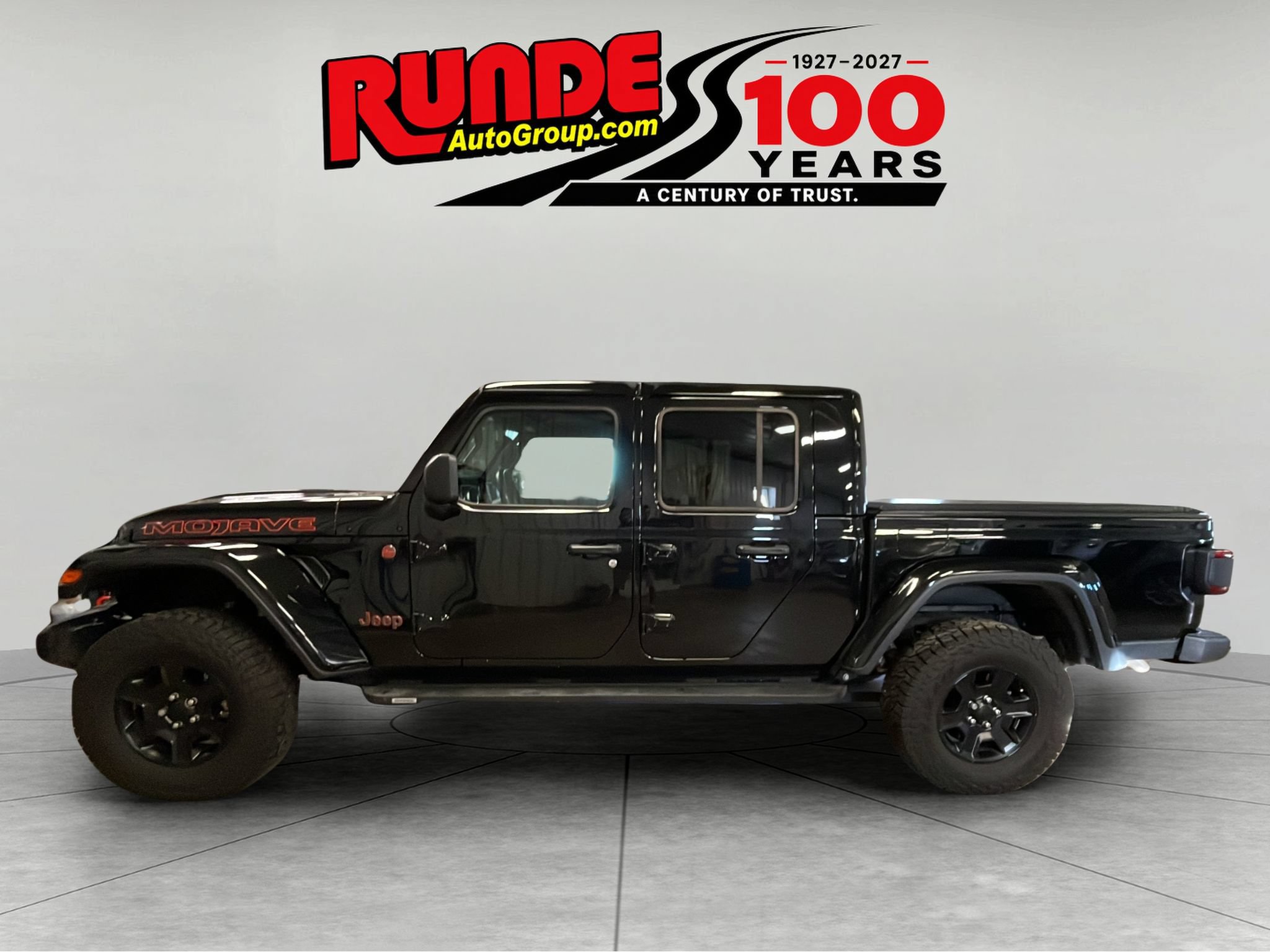 Used 2023 Jeep Gladiator Mojave w/ LED Lighting Group AWD/4WD image 5