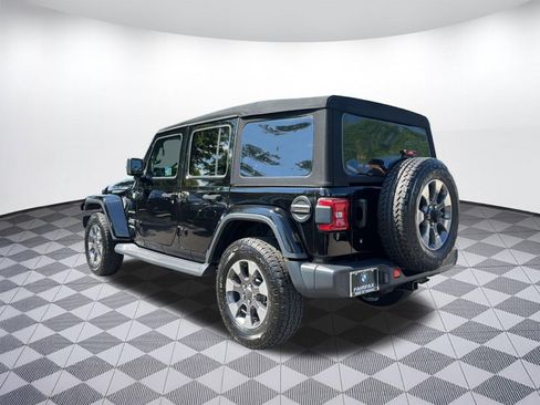Used 2018 Jeep Wrangler Unlimited Sahara AWD/4WD image 3