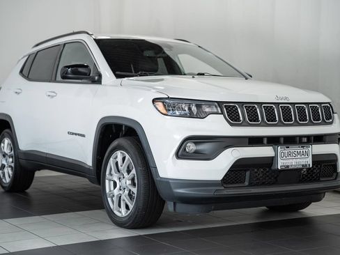 Certified 2023 Jeep Compass Latitude AWD/4WD image 1