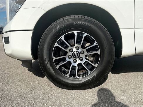 Used 2023 Nissan Titan SV image 11