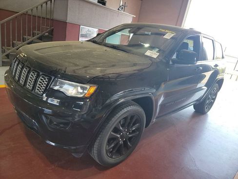 Used 2020 Jeep Grand Cherokee Altitude image 1