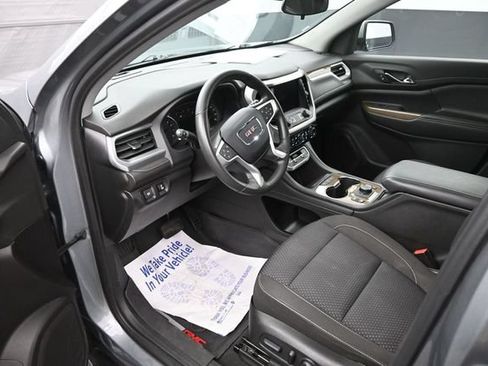 Used 2023 GMC Acadia SLE w/ Driver Convenience Package FWD image 9