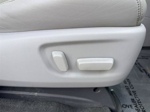 Used 2015 Toyota Sienna XLE Premium FWD image 16