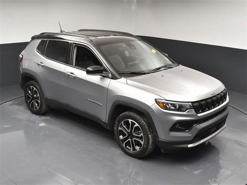 Used 2022 Jeep Compass Limited image 38