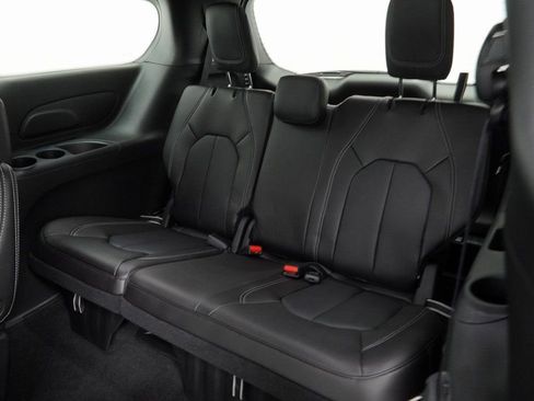 New 2026 Chrysler Pacifica Select image 18