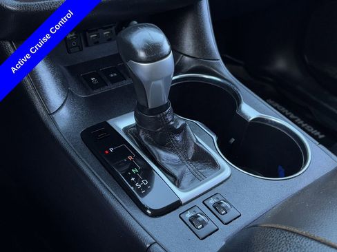 Used 2019 Toyota Highlander XLE image 21