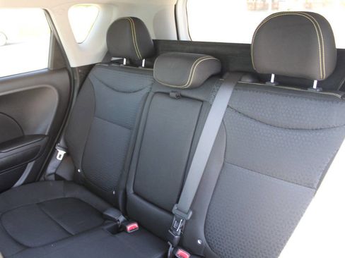Used 2016 Kia Soul + FWD image 17