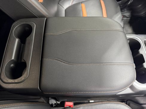 Used 2023 GMC Sierra 2500 AT4 image 30