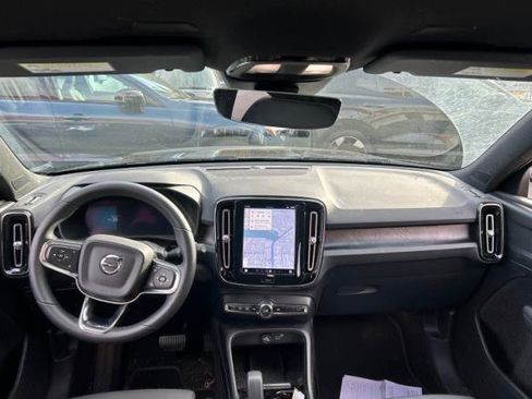 Used 2023 Volvo XC40 Recharge Core image 7