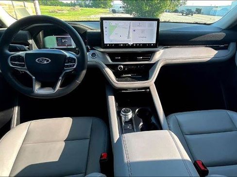 Certified 2025 Ford Explorer Active w/ Active Comfort Package AWD/4WD image 12