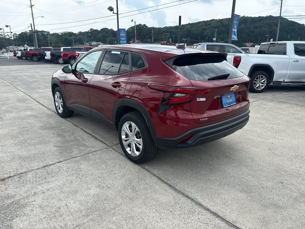 Used 2024 Chevrolet Trax LS w/ Driver Confidence Package FWD image 3