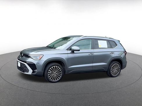 Used 2026 Volkswagen Taos SE FWD image 8