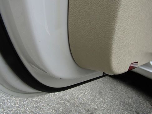 Used 2013 Volkswagen Eos Komfort FWD image 38