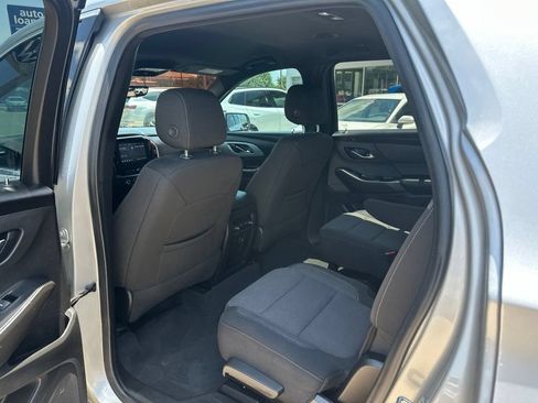Used 2022 Chevrolet Traverse LT FWD image 14