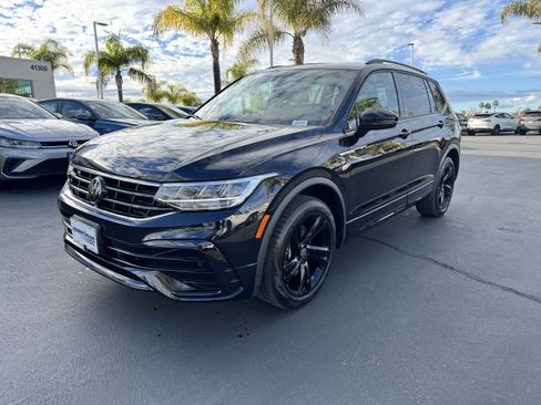 Certified 2024 Volkswagen Tiguan SE R-Line image 5