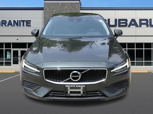 Used 2020 Volvo S60 T5 Momentum FWD image 4