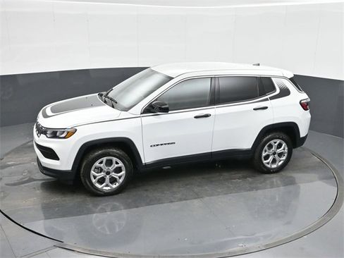 Used 2025 Jeep Compass Sport w/ Mopar Graphics Package image 34