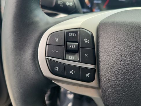 Used 2025 Ford Explorer Active w/ Active Comfort Package RWD image 21
