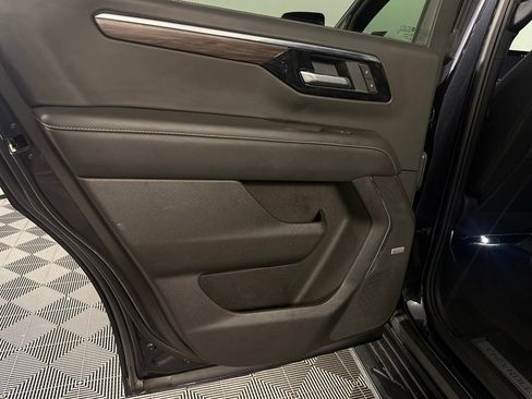 Used 2025 Chevrolet Tahoe Premier AWD/4WD image 27
