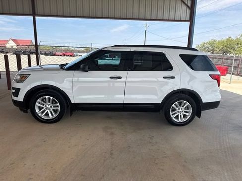 Used 2017 Ford Explorer FWD image 4