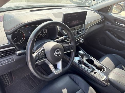 Used 2025 Nissan Altima 2.5 SR w/ SR Premium Package AWD/4WD image 4