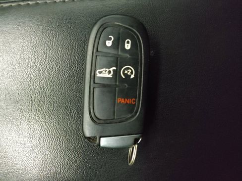 Used 2020 Jeep Cherokee Limited FWD image 32