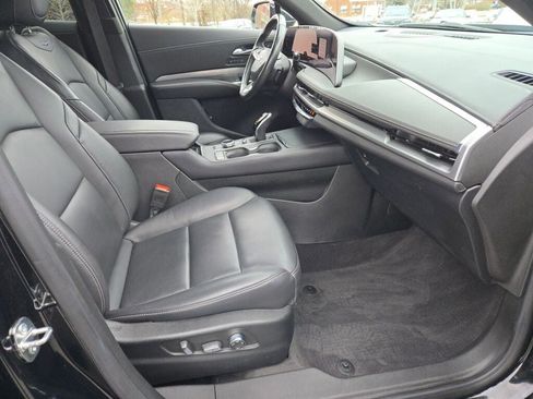 Used 2024 Cadillac XT4 Premium Luxury image 7