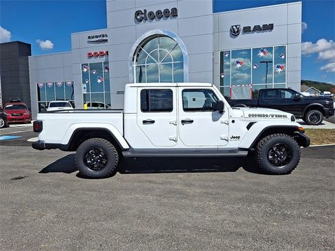 New 2025 Jeep Gladiator Sport image 11