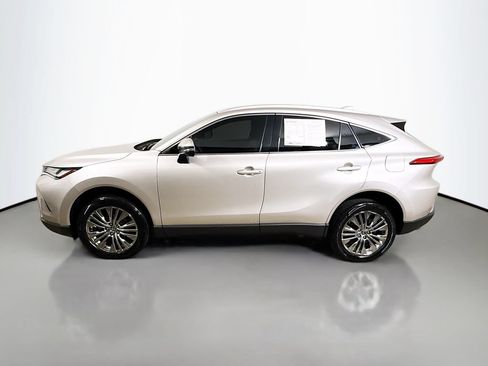 Used 2024 Toyota Venza XLE AWD/4WD image 4