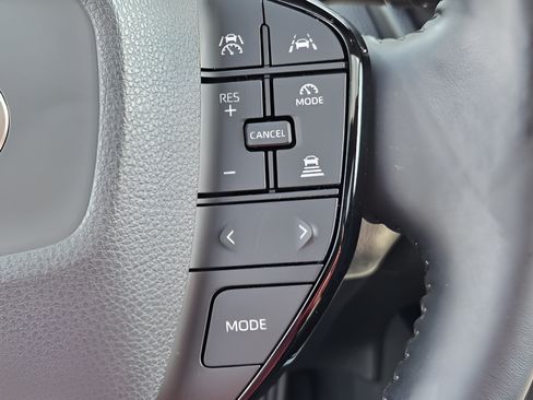 Used 2025 Toyota Prius FWD image 22