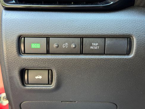 Used 2024 Nissan Sentra SV FWD image 16
