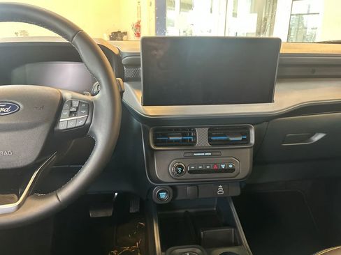 Used 2025 Ford Maverick Lobo image 23