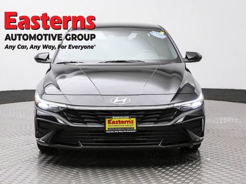Used 2025 Hyundai Elantra Sport w/ Cargo Package image 2