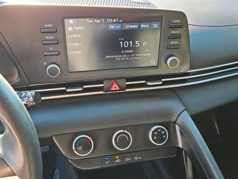 Used 2023 Hyundai Elantra SE image 25